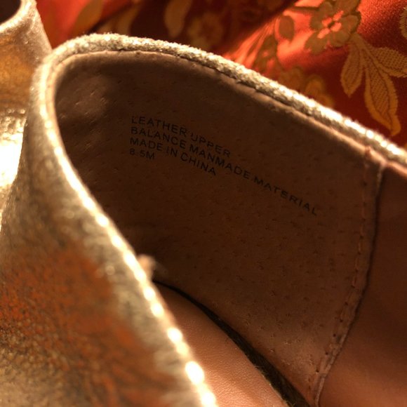 Gold Halogen Flats (Size 8.5) - Picture 5 of 6